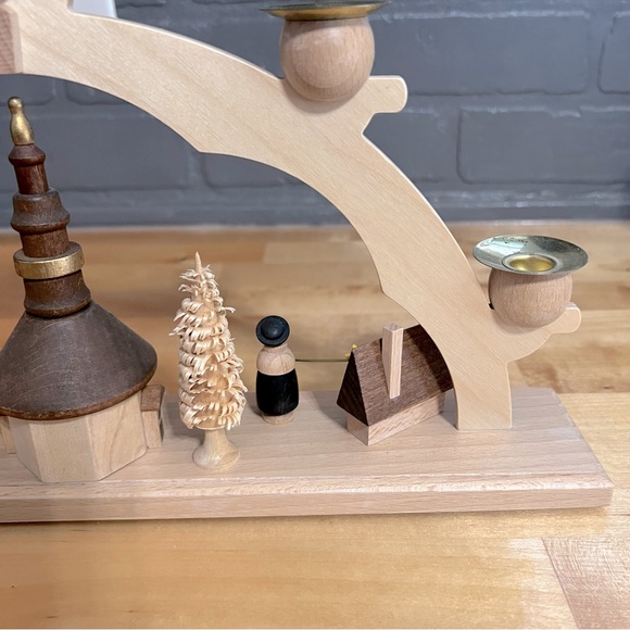 Vintage Straco Candle Arch 15" Handmade Erzgebirge Featuring Church And Carolers - Picture 6 of 15